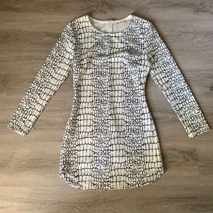 Long sleeve short dress